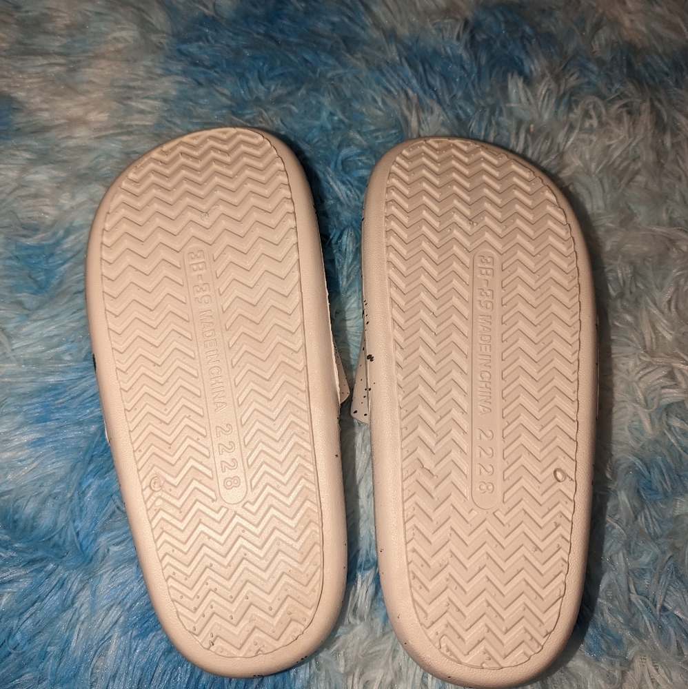 SpongeBob sandals/slides - Picture 3 of 16